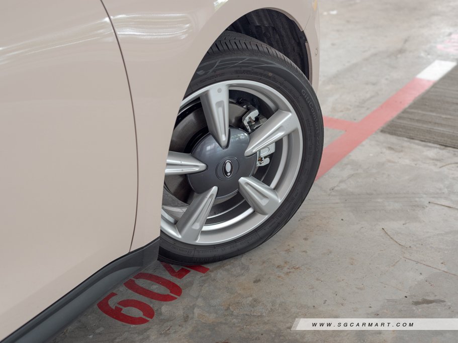 https://i.i-sgcm.com/new_cars/cars/21749/21749_g21
