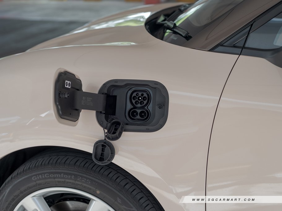https://i.i-sgcm.com/new_cars/cars/21749/21749_g44