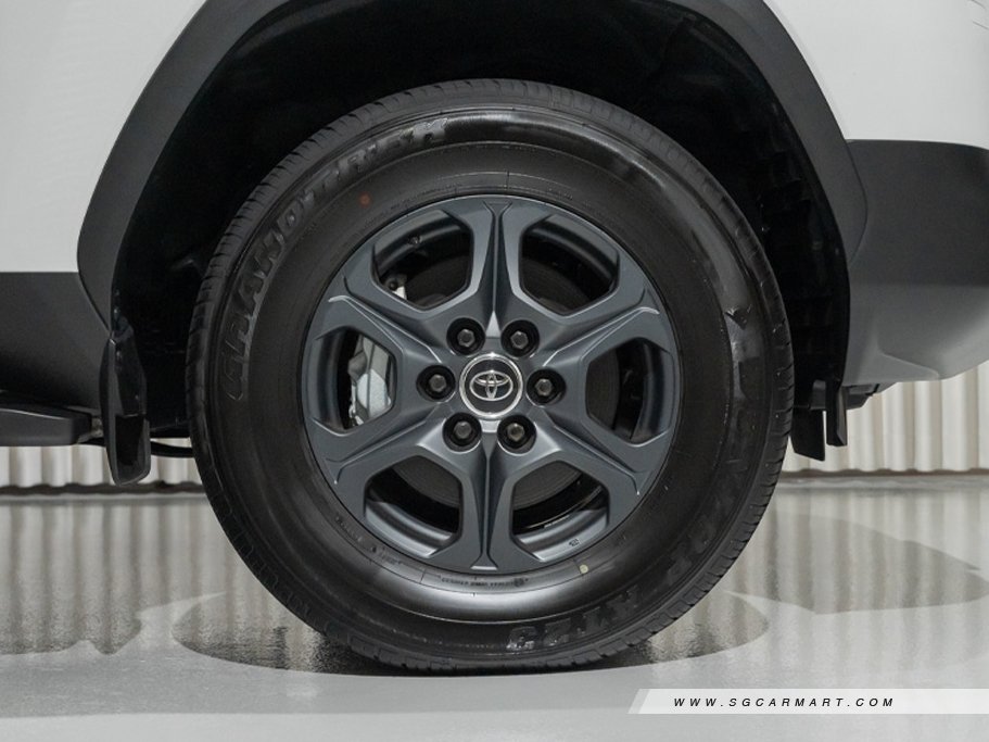 https://i.i-sgcm.com/new_cars/cars/21757/21757_g23
