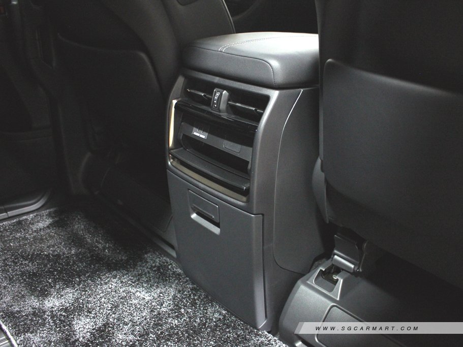 https://i.i-sgcm.com/new_cars/cars/21762/21762_g26