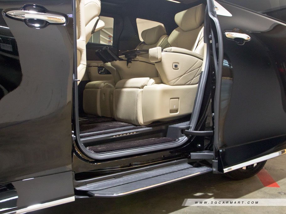 https://i.i-sgcm.com/new_cars/cars/21762/21762_g52