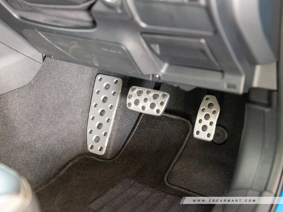 https://i.i-sgcm.com/new_cars/cars/21771/21771_g40