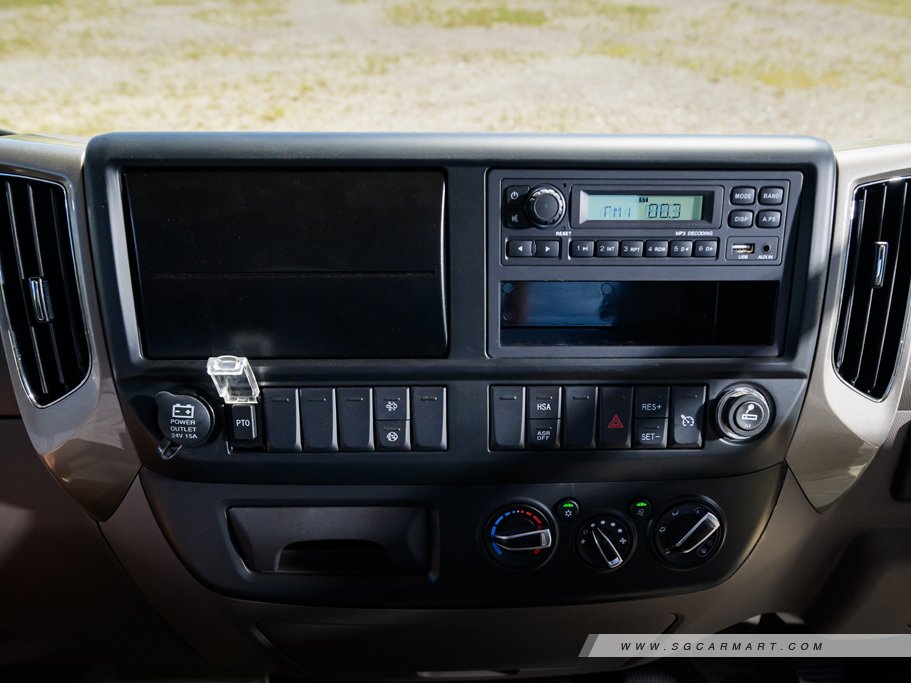 https://i.i-sgcm.com/new_cars/cars/21796/21796_g8