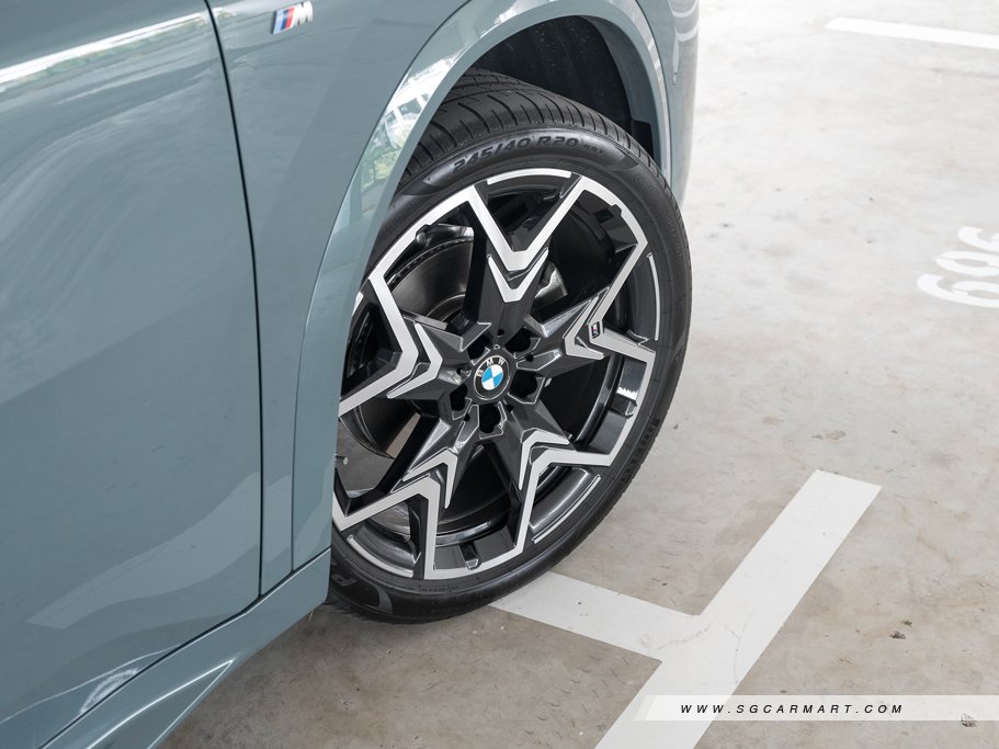 https://i.i-sgcm.com/new_cars/cars/21799/21799_g15