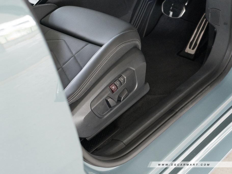 https://i.i-sgcm.com/new_cars/cars/21799/21799_g23