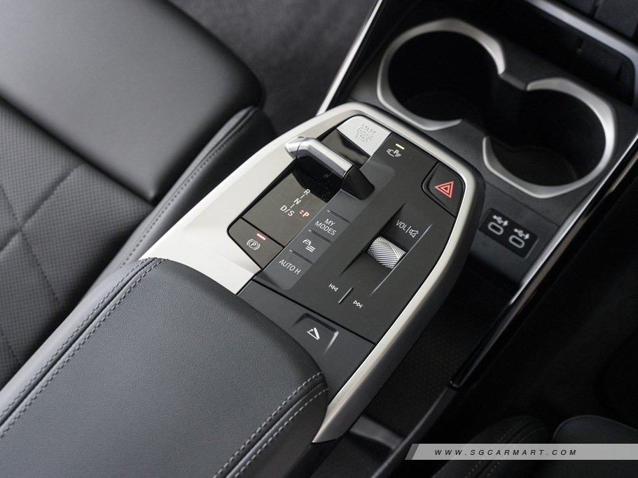 https://i.i-sgcm.com/new_cars/cars/21799/21799_g26