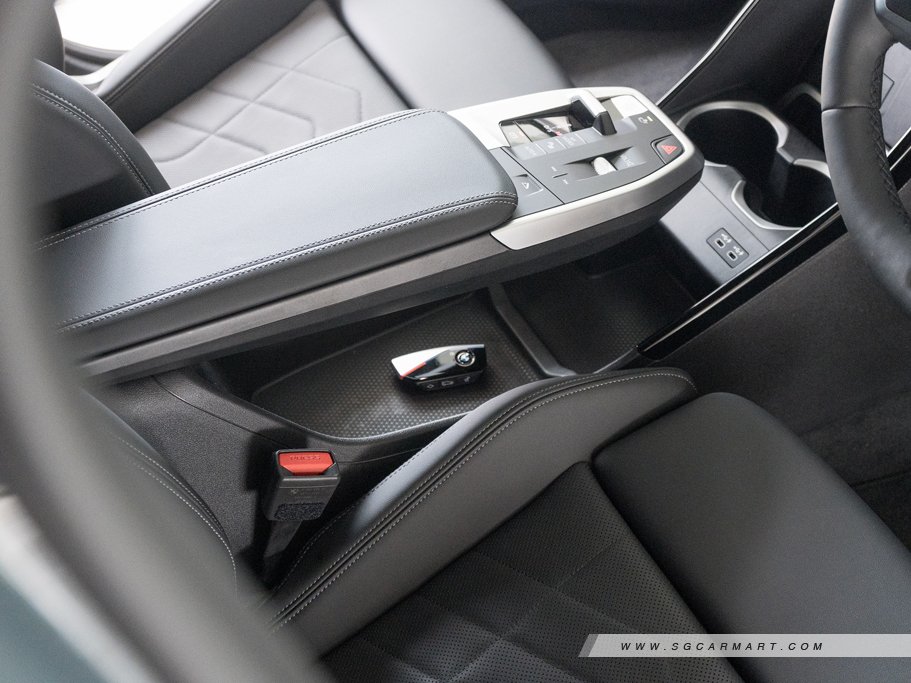 https://i.i-sgcm.com/new_cars/cars/21799/21799_g27
