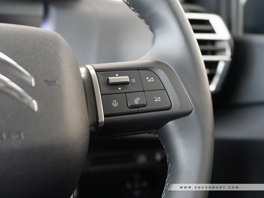 https://i.i-sgcm.com/new_cars/cars/21804/21804_g23