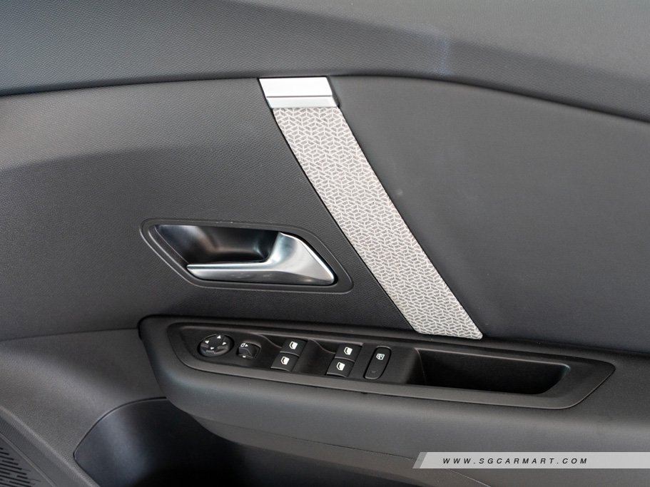 https://i.i-sgcm.com/new_cars/cars/21804/21804_g25