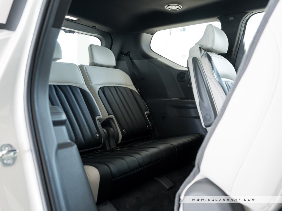 https://i.i-sgcm.com/new_cars/cars/21810/21810_g44