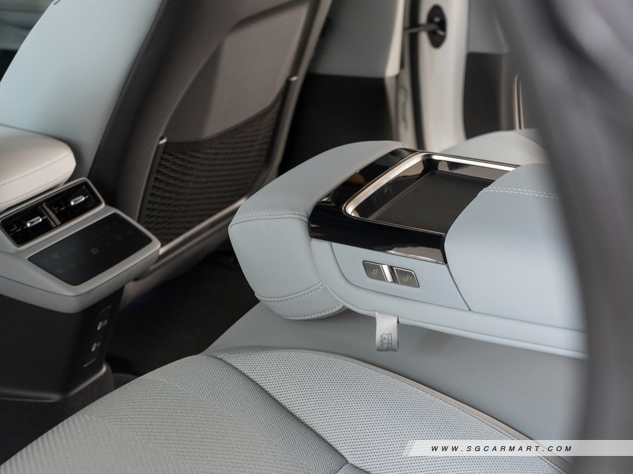 https://i.i-sgcm.com/new_cars/cars/21830/21830_g37