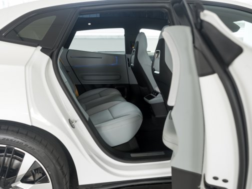 https://i.i-sgcm.com/new_cars/cars/21830/21830_g41