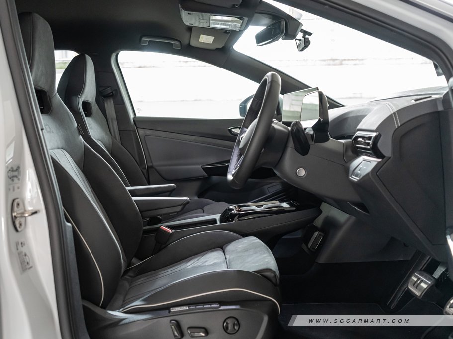 https://i.i-sgcm.com/new_cars/cars/21841/21841_g37