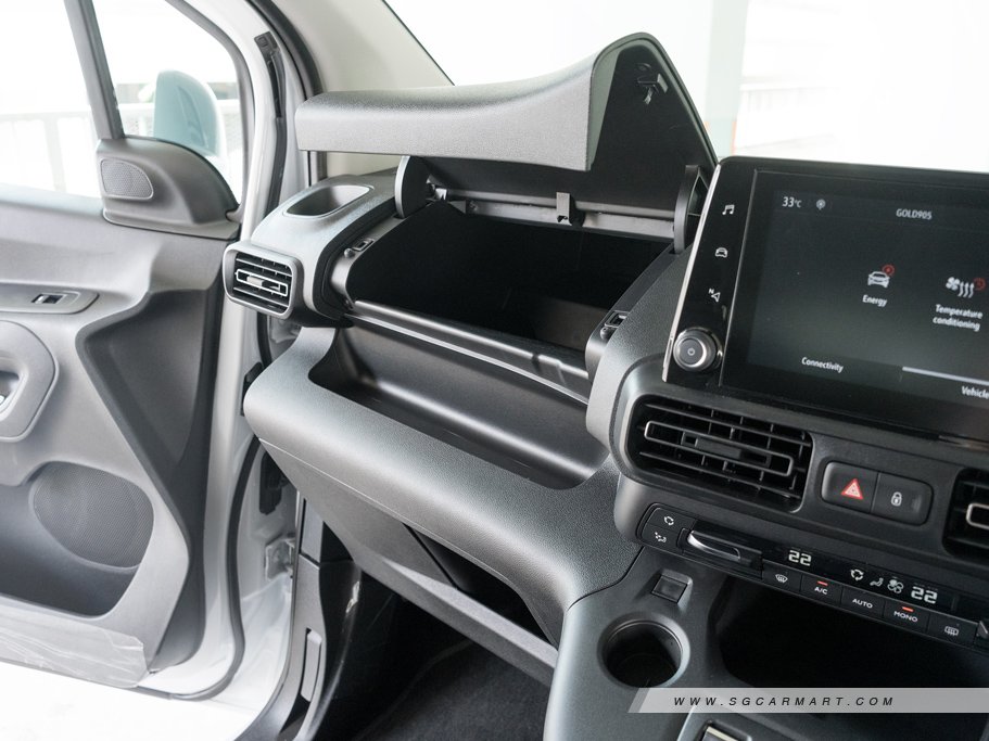 https://i.i-sgcm.com/new_cars/cars/21843/21843_g23