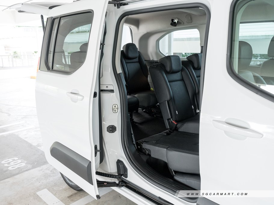 https://i.i-sgcm.com/new_cars/cars/21843/21843_g26