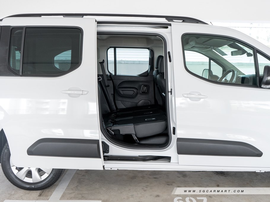 https://i.i-sgcm.com/new_cars/cars/21843/21843_g31