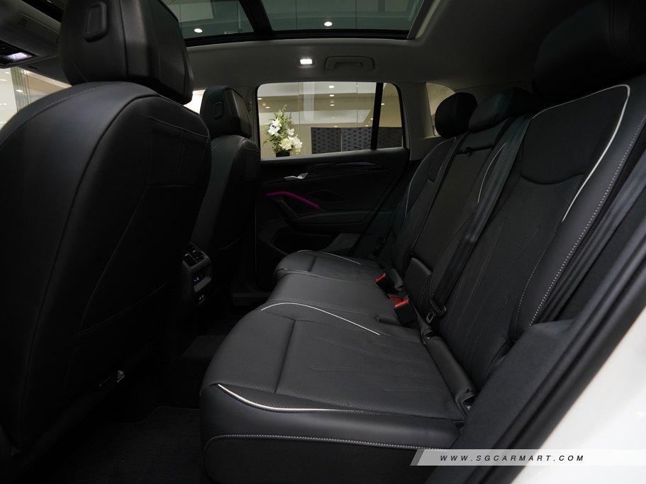 https://i.i-sgcm.com/new_cars/cars/21852/21852_g15