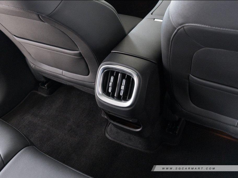 https://i.i-sgcm.com/new_cars/cars/21857/21857_g30