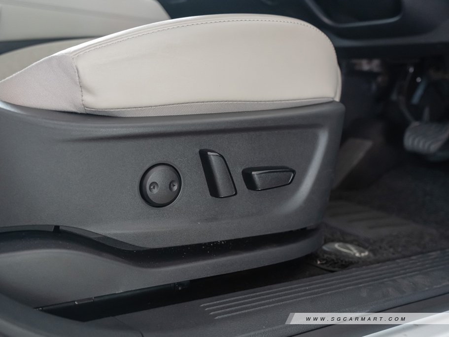 https://i.i-sgcm.com/new_cars/cars/21875/21875_g25