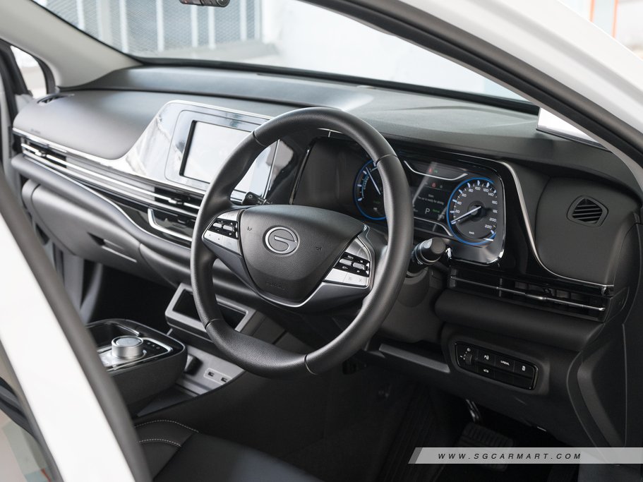 https://i.i-sgcm.com/new_cars/cars/21877/21877_g23
