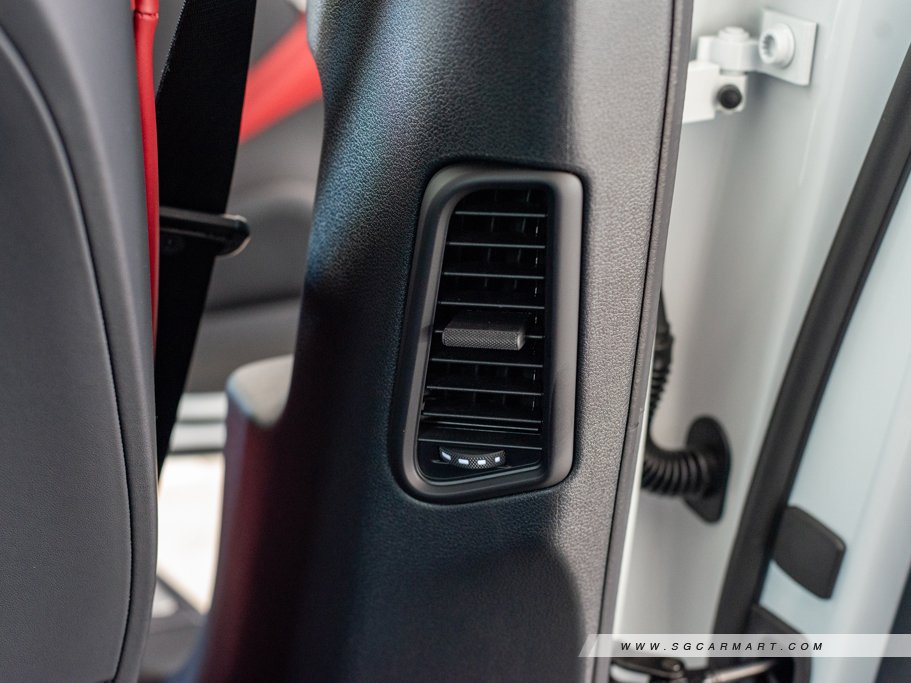 https://i.i-sgcm.com/new_cars/cars/21880/21880_g34