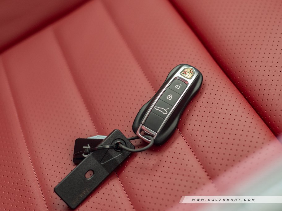 https://i.i-sgcm.com/new_cars/cars/21880/21880_g39