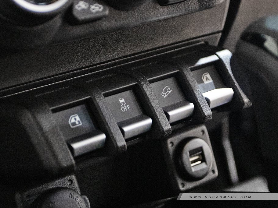 https://i.i-sgcm.com/new_cars/cars/21883/21883_g13