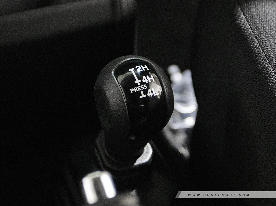 https://i.i-sgcm.com/new_cars/cars/21883/21883_g15