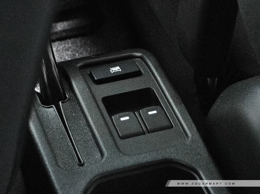 https://i.i-sgcm.com/new_cars/cars/21883/21883_g17