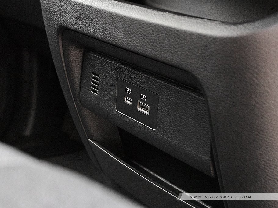 https://i.i-sgcm.com/new_cars/cars/21884/21884_g15