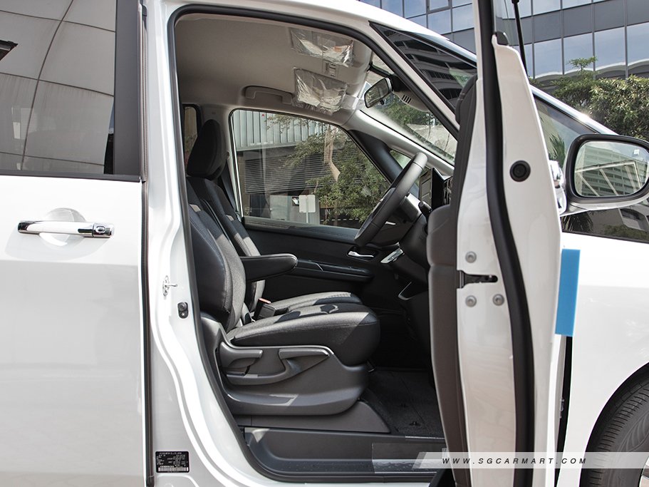 https://i.i-sgcm.com/new_cars/cars/21884/21884_g26