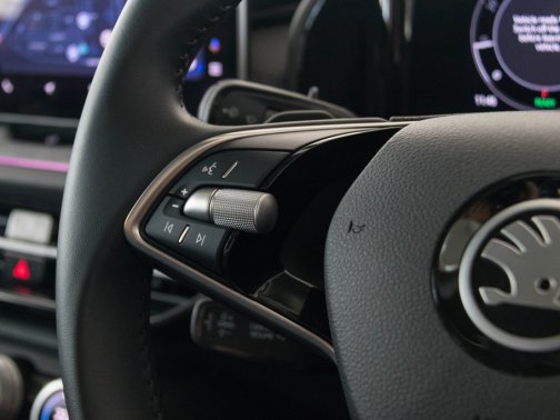 https://i.i-sgcm.com/new_cars/cars/21886/21886_g22