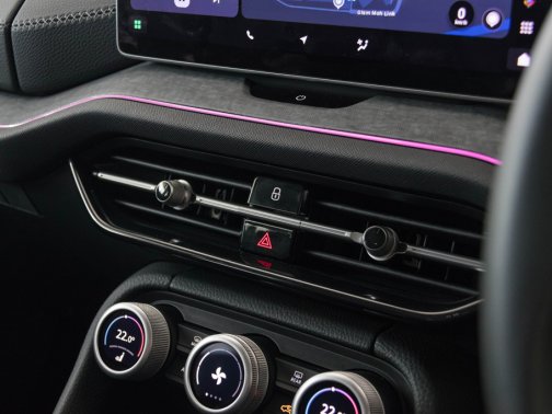 https://i.i-sgcm.com/new_cars/cars/21886/21886_g26