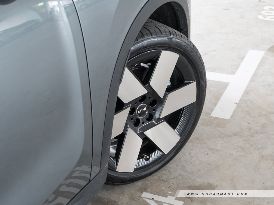 https://i.i-sgcm.com/new_cars/cars/21889/21889_g21