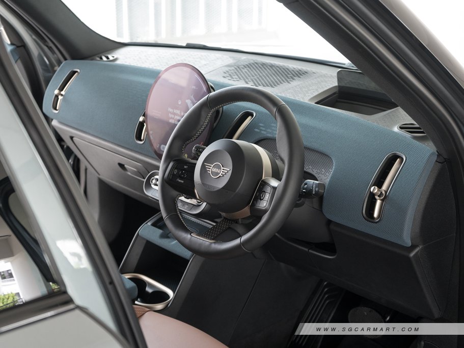 https://i.i-sgcm.com/new_cars/cars/21889/21889_g23