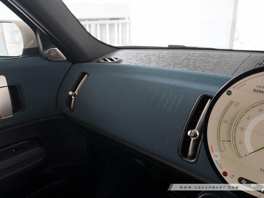 https://i.i-sgcm.com/new_cars/cars/21889/21889_g33