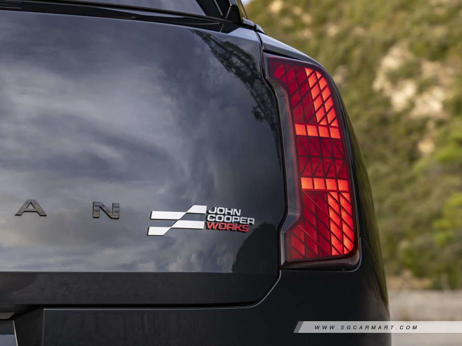 https://i.i-sgcm.com/new_cars/cars/21890/21890_g8
