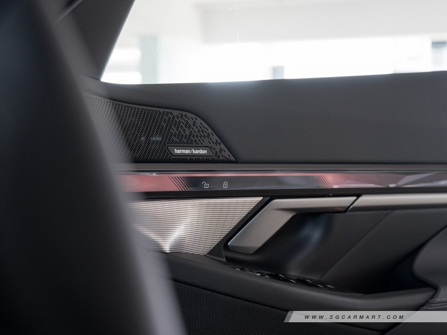 https://i.i-sgcm.com/new_cars/cars/21896/21896_g26