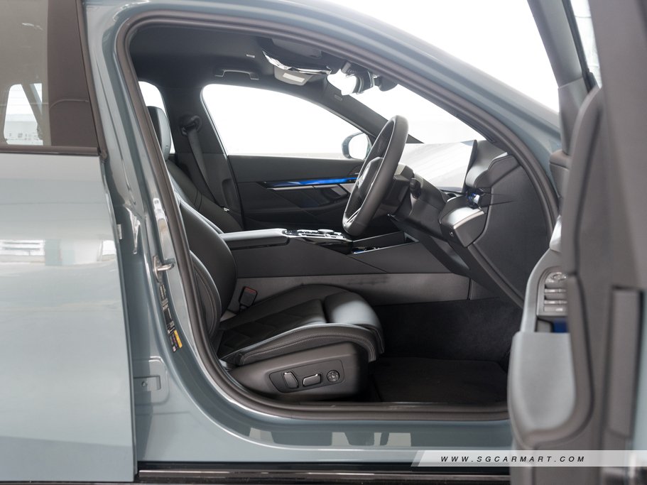 https://i.i-sgcm.com/new_cars/cars/21896/21896_g33