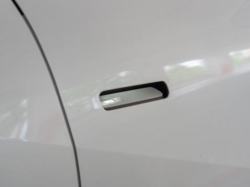https://i.i-sgcm.com/new_cars/cars/21900/21900_g31