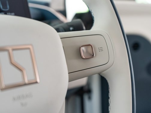 https://i.i-sgcm.com/new_cars/cars/21900/21900_g37