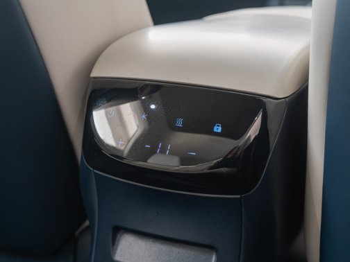 https://i.i-sgcm.com/new_cars/cars/21900/21900_g44