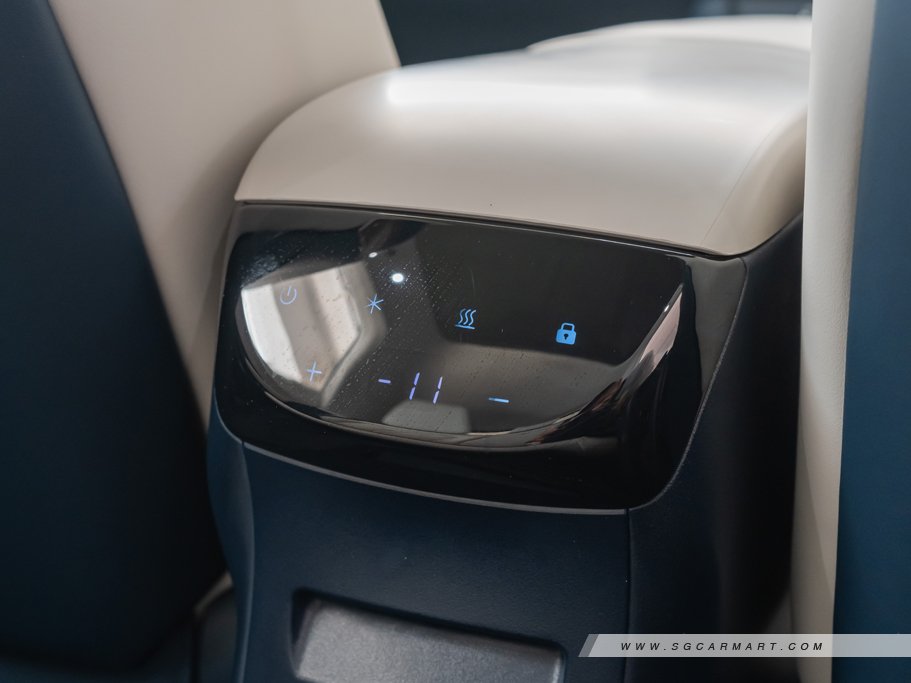 https://i.i-sgcm.com/new_cars/cars/21900/21900_g44
