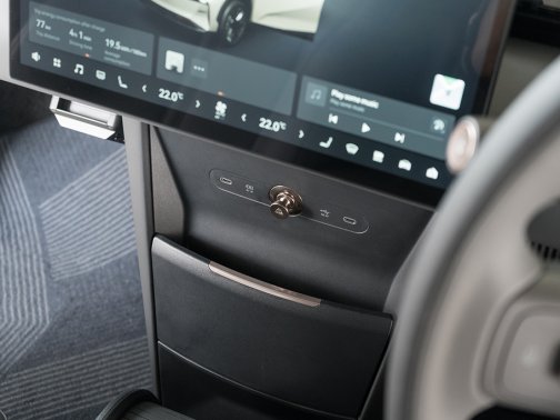 https://i.i-sgcm.com/new_cars/cars/21900/21900_g64