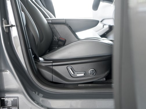 https://i.i-sgcm.com/new_cars/cars/21900/21900_g68