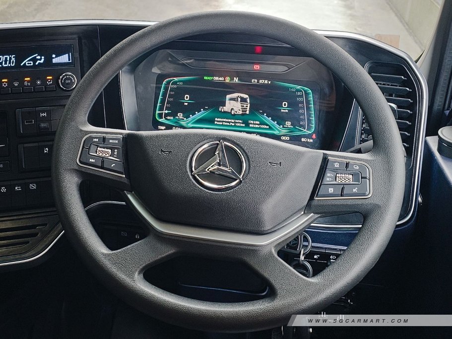 https://i.i-sgcm.com/new_cars/cars/21918/21918_g8