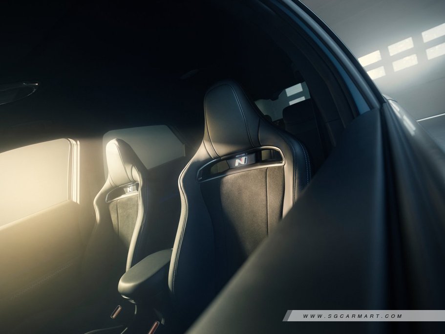 https://i.i-sgcm.com/new_cars/cars/21923/21923_g13
