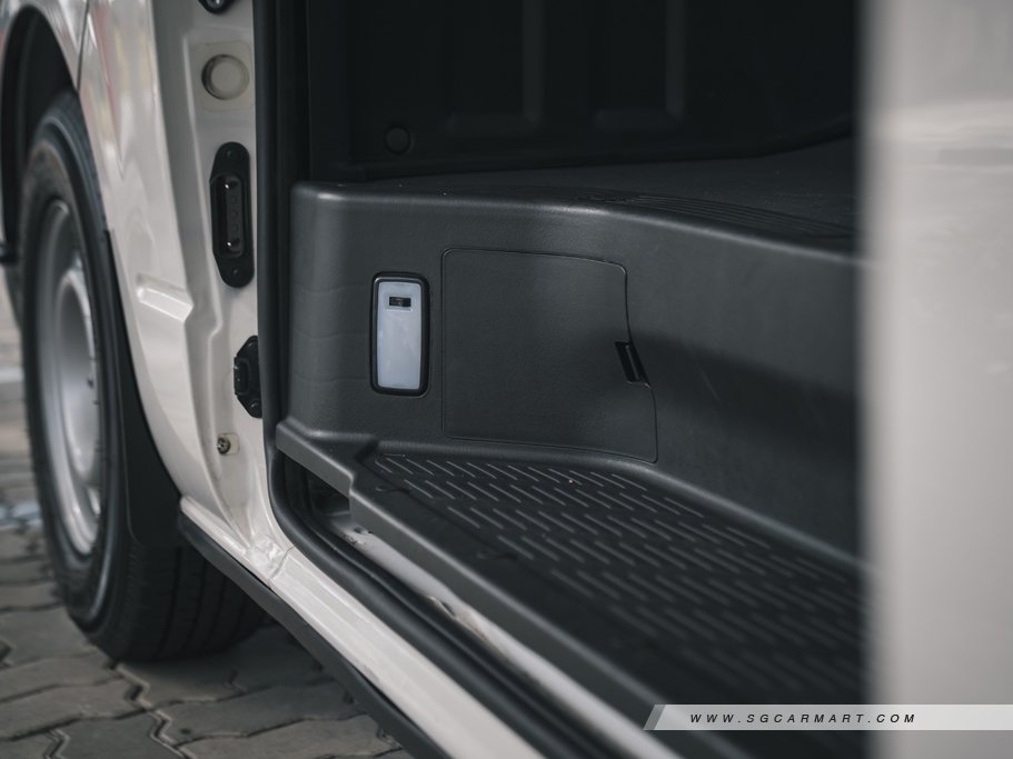https://i.i-sgcm.com/new_cars/cars/21933/21933_g11