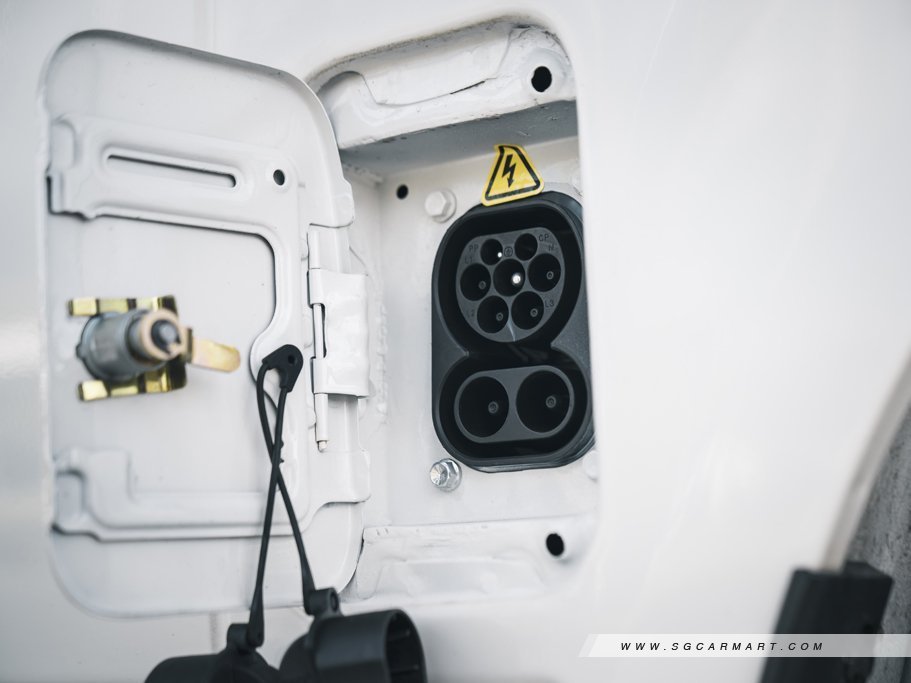https://i.i-sgcm.com/new_cars/cars/21933/21933_g12