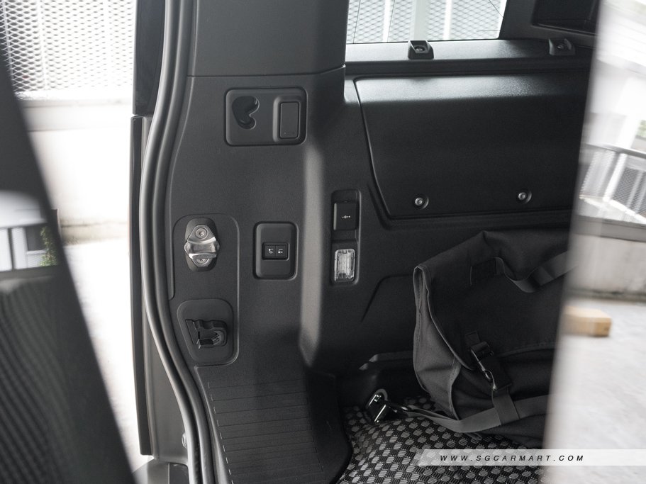 https://i.i-sgcm.com/new_cars/cars/21936/21936_g37